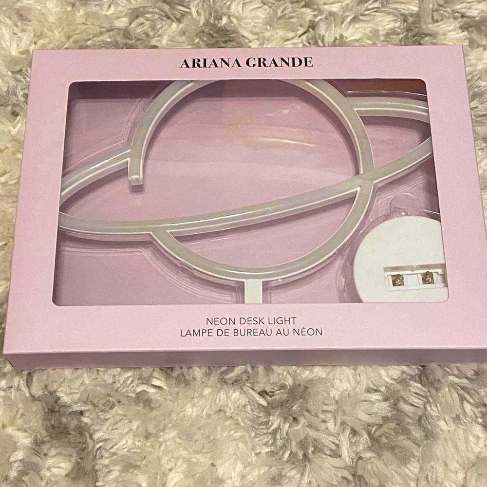 Ariana Grande REM Saturn light